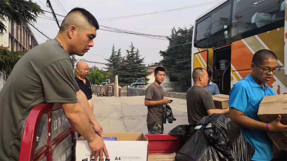 2021年李锋青少年教育成长不烦恼之暑期夏令营开营仪式_www.hnlfjy.com.cn