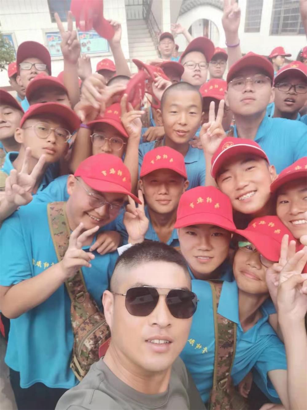 2021年李锋青少年教育成长不烦恼之暑期夏令营开营仪式_www.hnlfjy.com.cn