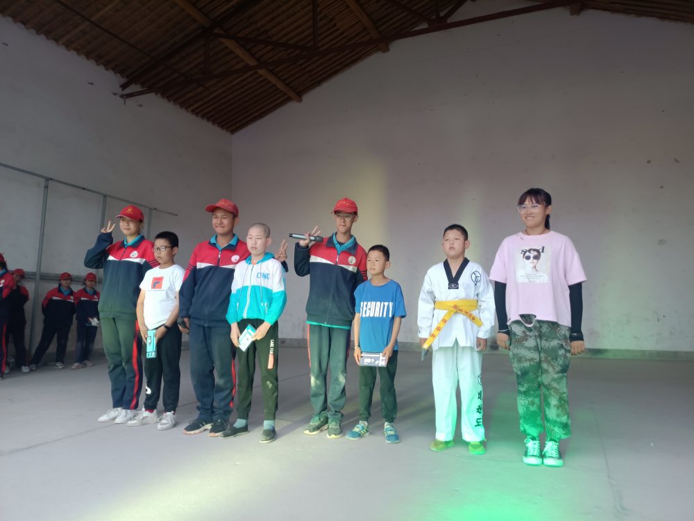2021年李锋心理教育中心「成长不烦恼」夏令营第15天之与当地村民载歌载舞大联欢_www.hnlfjy.com.cn