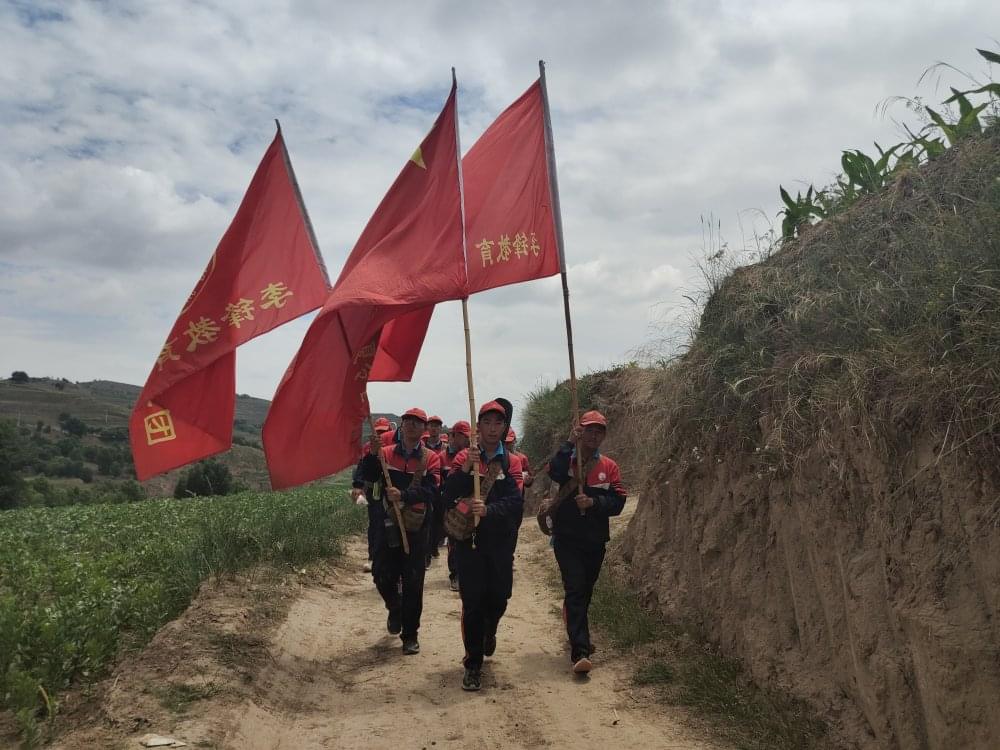 2021年李锋心理教育中心「成长不烦恼」夏令营第15天之与当地村民载歌载舞大联欢_www.hnlfjy.com.cn