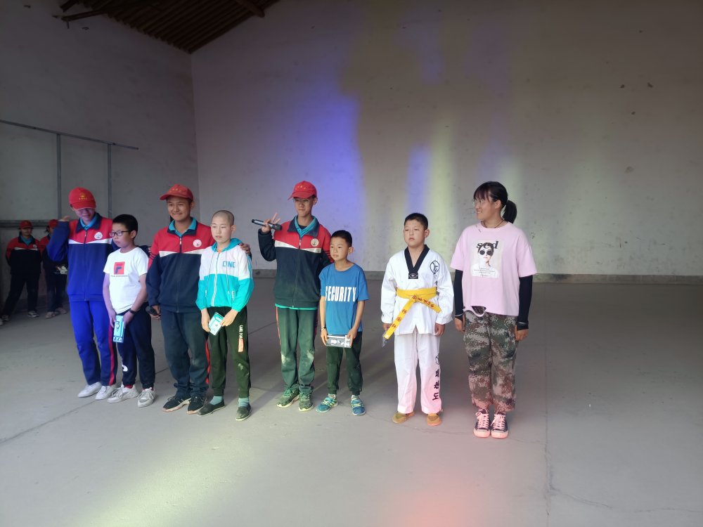 2021年李锋心理教育中心「成长不烦恼」夏令营第15天之与当地村民载歌载舞大联欢_www.hnlfjy.com.cn