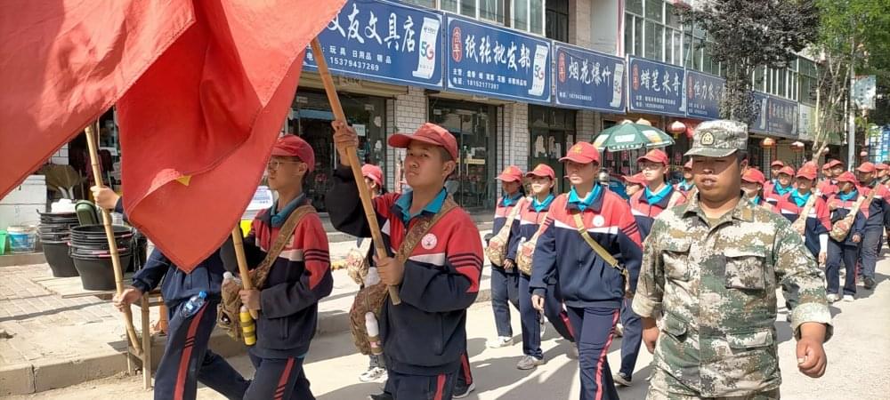 2021年李锋心理教育中心「成长不烦恼」夏令营第15天之与当地村民载歌载舞大联欢_www.hnlfjy.com.cn