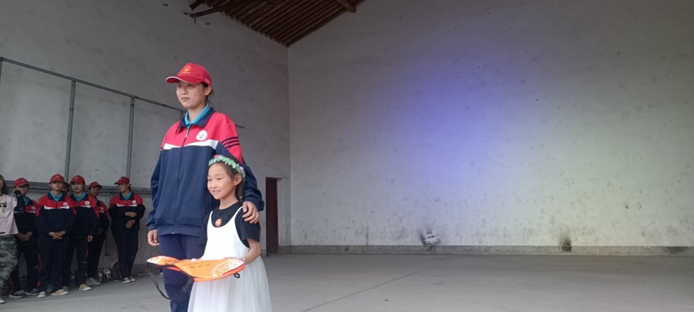 2021年李锋心理教育中心「成长不烦恼」夏令营第15天之与当地村民载歌载舞大联欢_www.hnlfjy.com.cn
