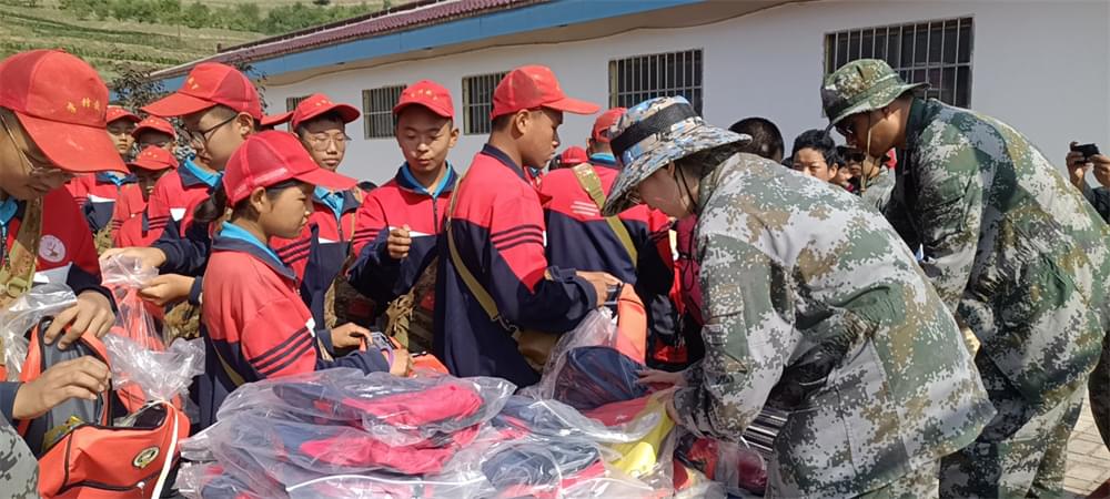 李锋公益行助力水头小学贫困学子插上梦想的翅膀_www.hnlfjy.com.cn