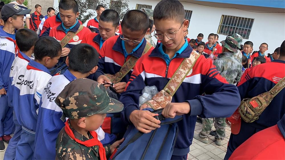 李锋公益行助力水头小学贫困学子插上梦想的翅膀_www.hnlfjy.com.cn