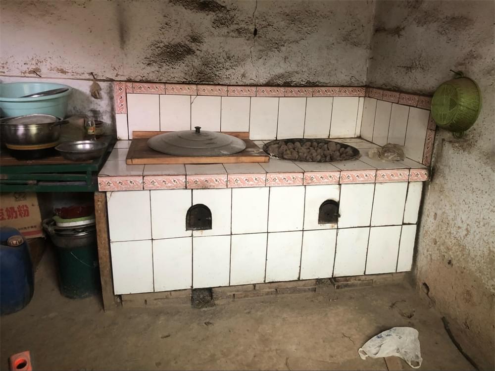 王多苍年入8000元的家庭，孩子如何能有好的学习环境！_www.hnlfjy.com.cn