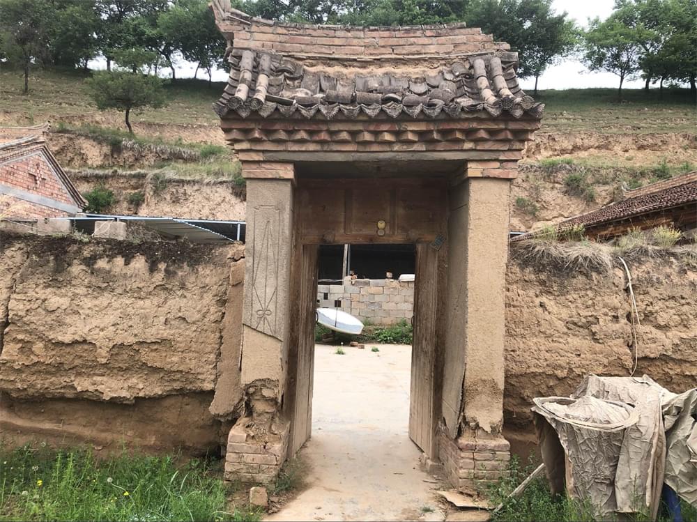 王多苍年入8000元的家庭，孩子如何能有好的学习环境！_www.hnlfjy.com.cn