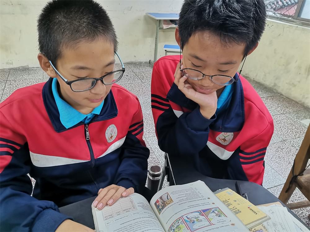 父母教育要及时，让孩子了解抽烟、打架、纹身并不酷很重要！_www.hnlfjy.com.cn
