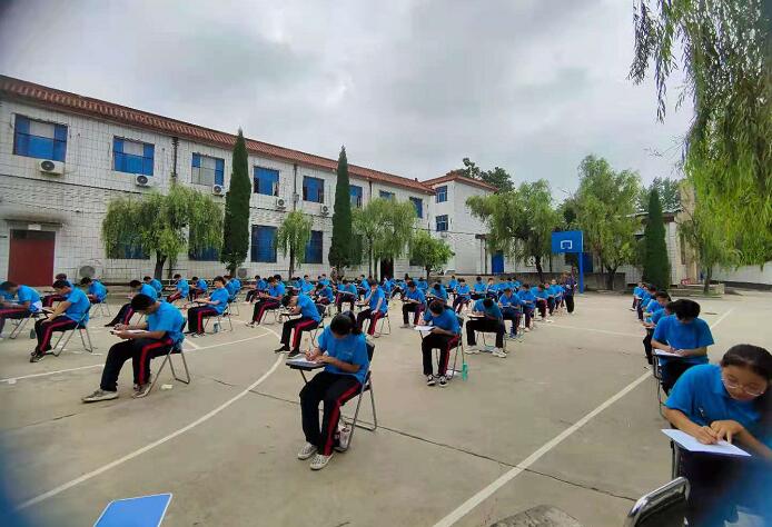 孩子追求名牌乱花钱过度攀比怎么办_www.hnlfjy.com.cn