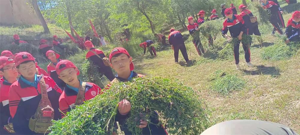 2021年李锋教育暑期夏令营第二期第四天：体验山村上学路_www.hnlfjy.com.cn