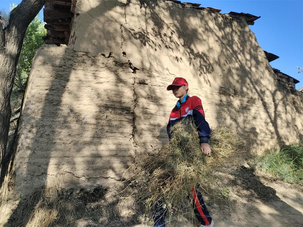 2021年李锋教育暑期夏令营第二期第四天：体验山村上学路_www.hnlfjy.com.cn