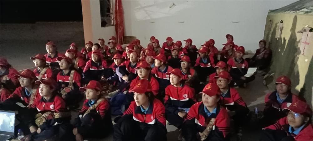 2021年李锋教育暑期夏令营第二期第四天：体验山村上学路_www.hnlfjy.com.cn