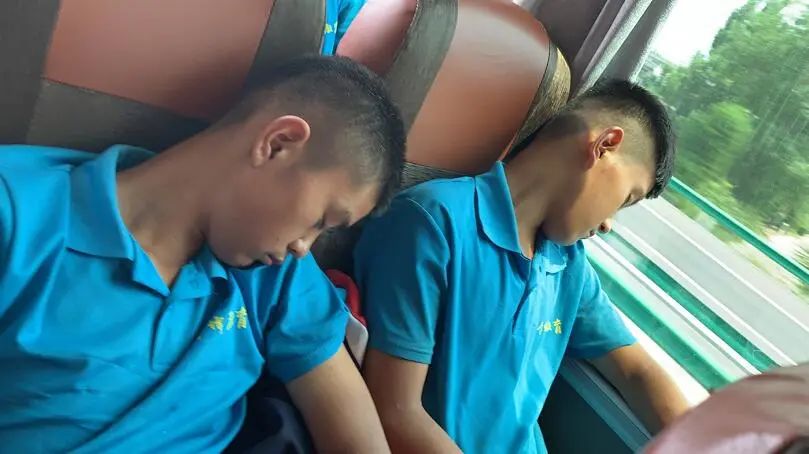2021年李锋教育暑假夏令营第三期开营：暑期快乐不止在沉迷手机上_www.hnlfjy.com.cn