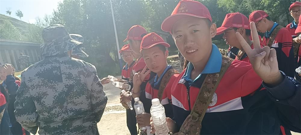 2021年李锋教育暑期夏令营第二期第三天：滴水之恩，割草相报！_www.hnlfjy.com.cn