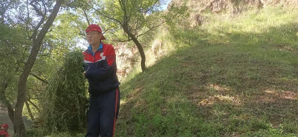 2021年李锋教育暑期夏令营第二期第三天：滴水之恩，割草相报！_www.hnlfjy.com.cn