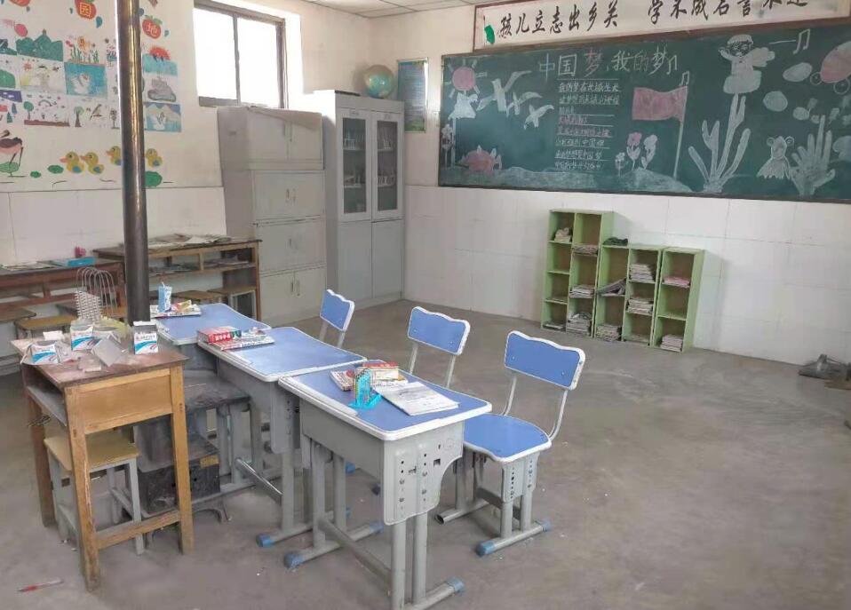 在简陋的学习环境贫困的家庭，山村的孩子怎样坚持学习？_www.hnlfjy.com.cn