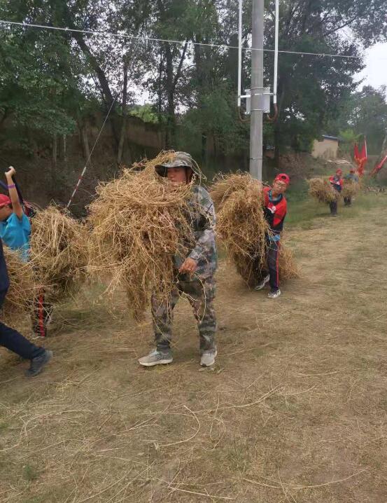 在简陋的学习环境贫困的家庭，山村的孩子怎样坚持学习？_www.hnlfjy.com.cn