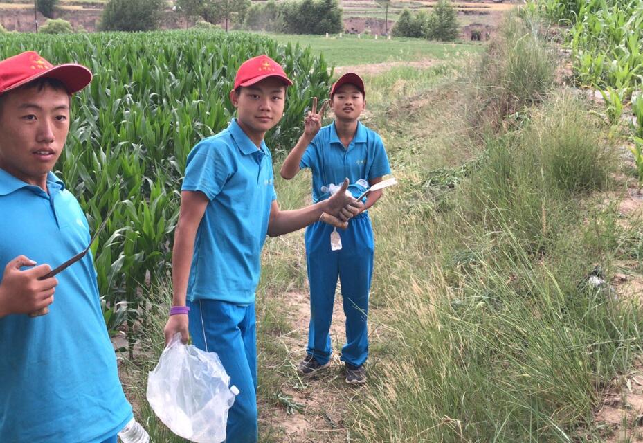 入住贫困家庭，孩子生活在贫困山村怎么保持开朗乐观，勤奋好学？_www.hnlfjy.com.cn