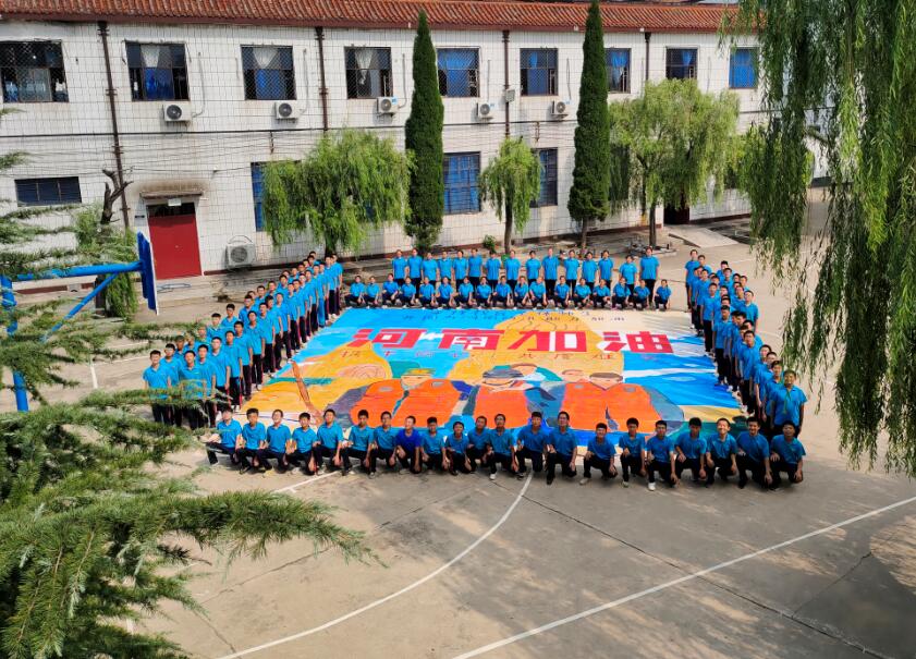 李锋教育全体师生共绘巨画为河南防汛助力加油！_www.hnlfjy.com.cn