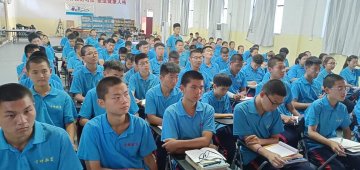 为什么青春期的孩子会不愿与父母沟通？