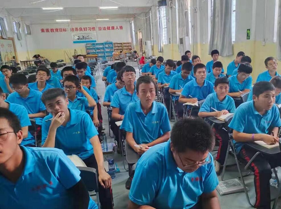 孩子胆小不自信是什么原因，该怎么正确引导？_www.hnlfjy.com.cn