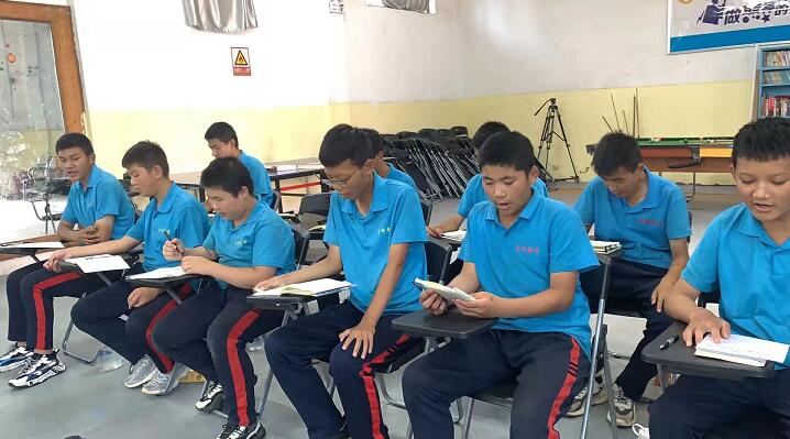 孩子沉迷网络怎样为他规划合理的时间？_www.hnlfjy.com.cn
