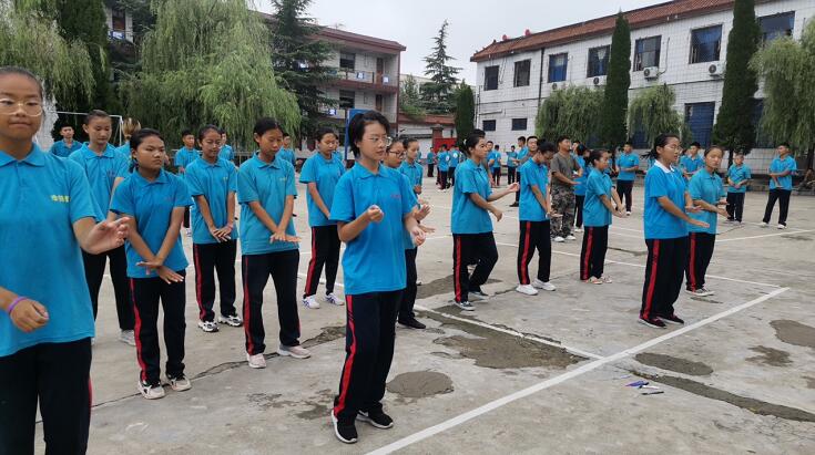 孩子沉迷网络有哪些原因？作为家长该怎么预防孩子沉迷网络呢？_www.hnlfjy.com.cn