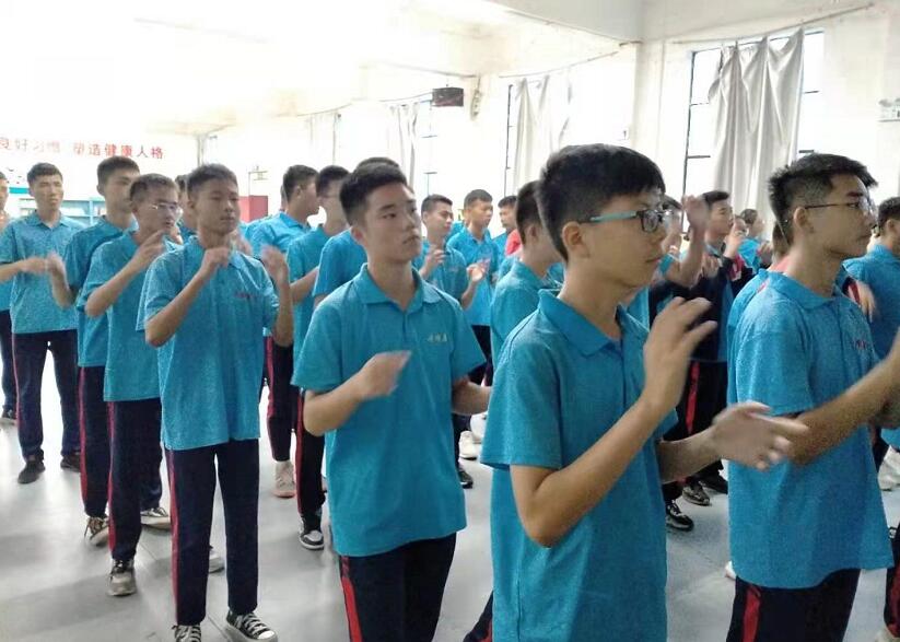 当孩子有情绪时怎么分散孩子注意力，让孩子学会控制情绪？_www.hnlfjy.com.cn