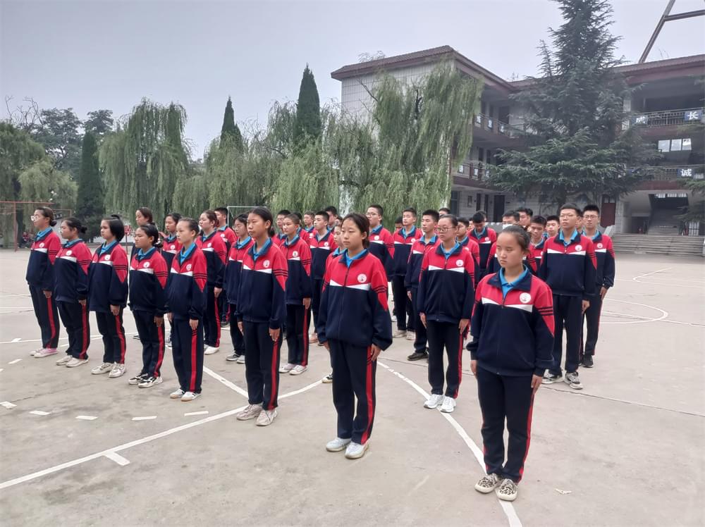 父母要做的就是引导和帮助孩子成长，须知不合理的管教不如不教！_www.hnlfjy.com.cn