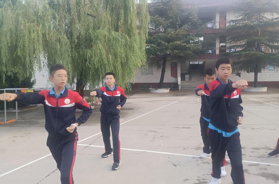 叛逆孩子小小年纪吸烟该怎么教育？_www.hnlfjy.com.cn
