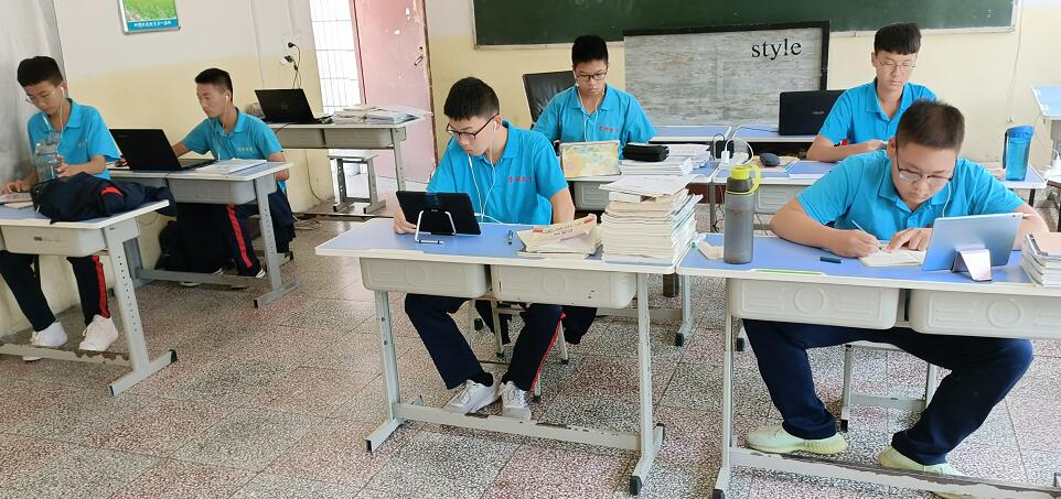 青少年教育学校带你了解叛逆孩子心理_www.hnlfjy.com.cn