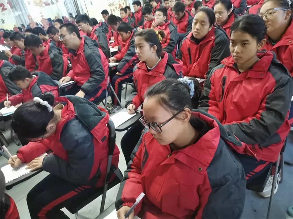 混迹社会多年的14岁少年，立志帮助更多同类孩子迷途知返!_www.hnlfjy.com.cn