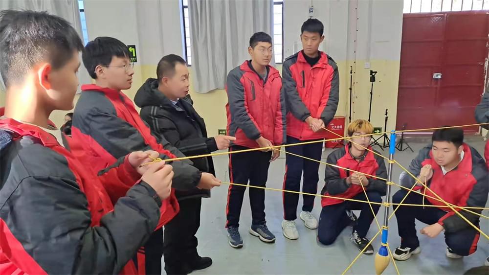 孩子学习有压力无大局观怎么办，借助李锋教育拓展游戏《神笔马良》搞定他_www.hnlfjy.com.cn