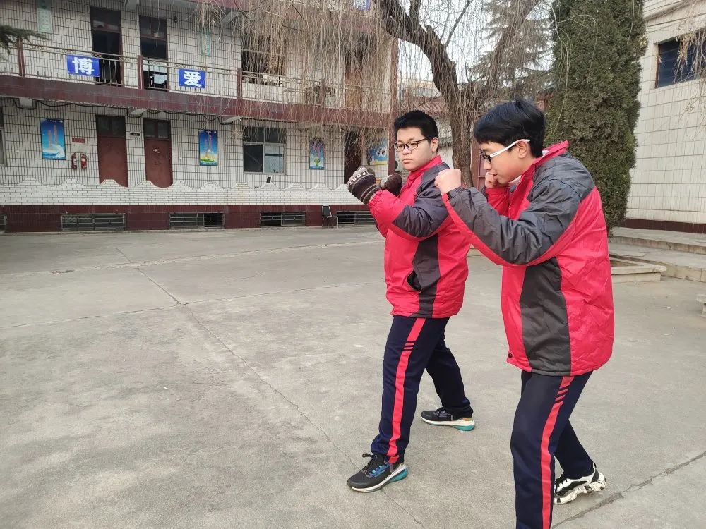 河南电视台联合李锋教育挽救的网瘾少年之逆袭_www.hnlfjy.com.cn