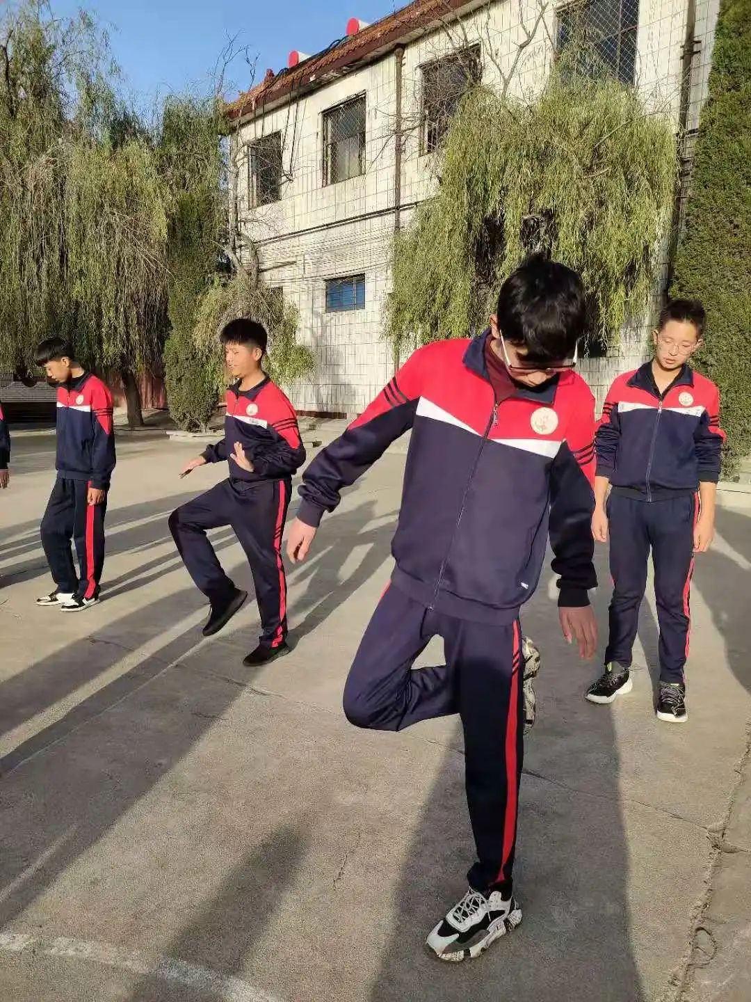 河南电视台联合李锋教育挽救的网瘾少年之逆袭_www.hnlfjy.com.cn
