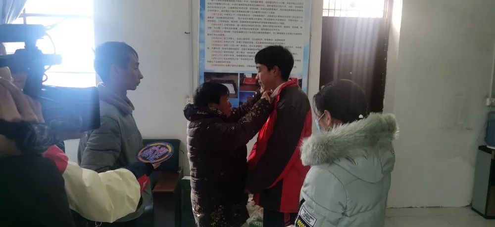 河南电视台联合李锋教育挽救的网瘾少年之逆袭_www.hnlfjy.com.cn