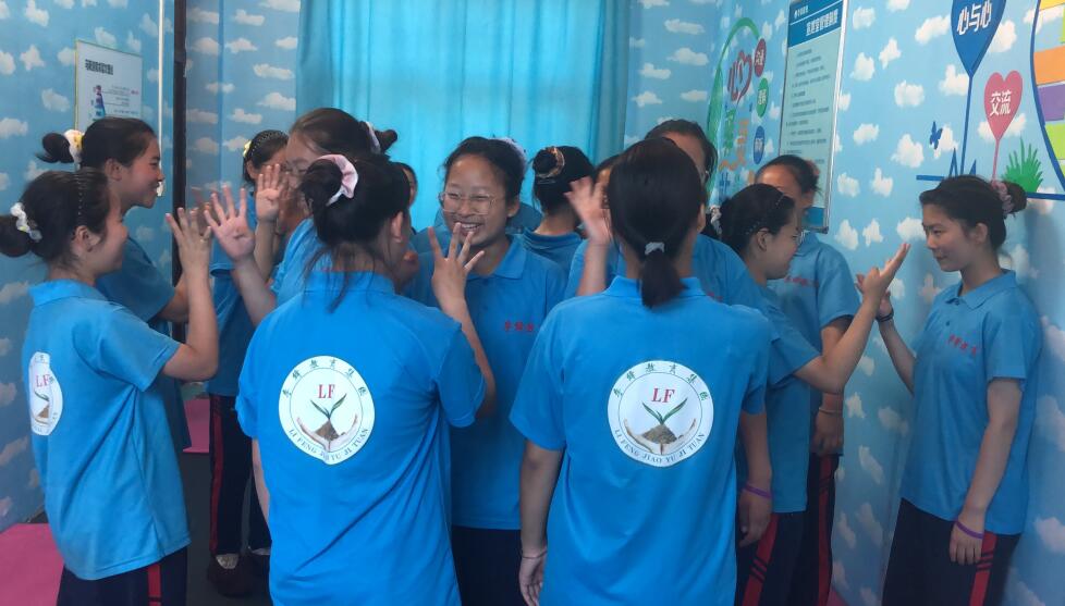  面对挫折和失败 孩子总是输不起 父母该如何教孩子坦然面对！_www.hnlfjy.com.cn