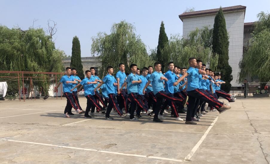  面对挫折和失败 孩子总是输不起 父母该如何教孩子坦然面对！_www.hnlfjy.com.cn