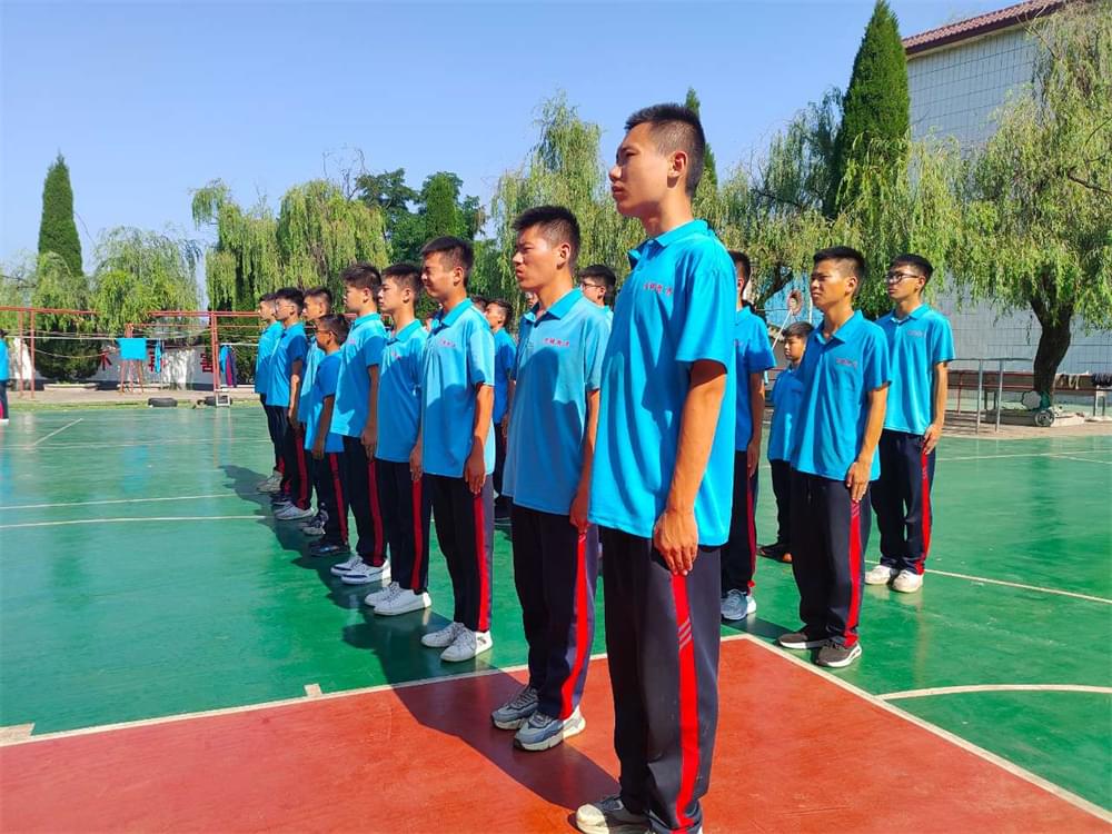 他驾着扭扭车参加高考，原因让人心疼！_www.hnlfjy.com.cn