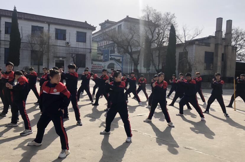 孩子总是被欺负怎么办，能打过去吗，校园欺凌咋解决！_www.hnlfjy.com.cn