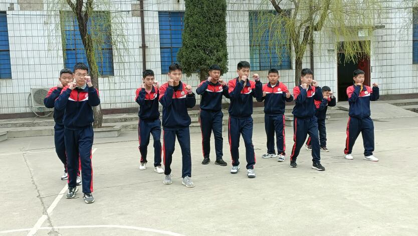 孩子总是被欺负怎么办，能打过去吗，校园欺凌咋解决！_www.hnlfjy.com.cn