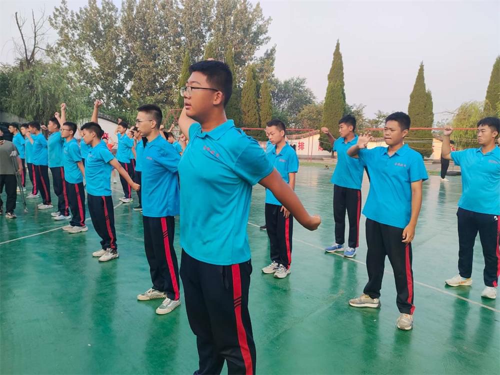 是什么导致孩子不再愿意与家长沟通，成为“最熟悉的陌生人”?_www.hnlfjy.com.cn