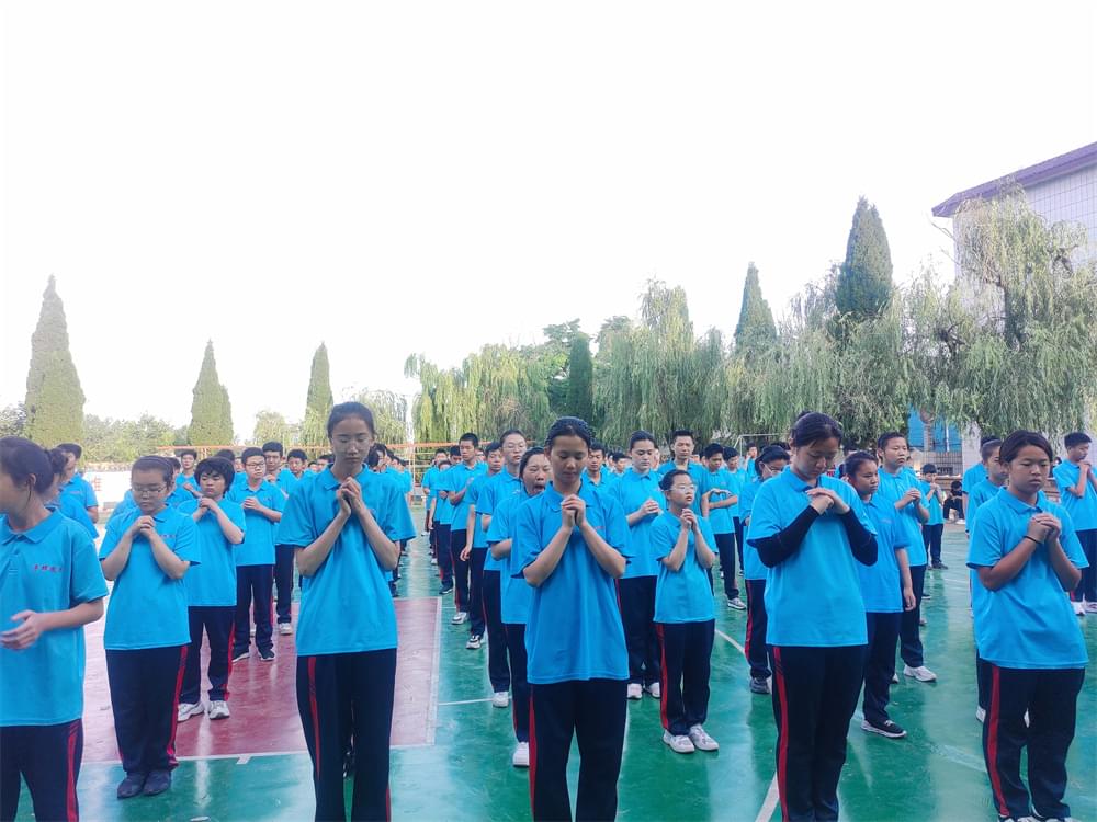 是什么导致孩子不再愿意与家长沟通，成为“最熟悉的陌生人”?_www.hnlfjy.com.cn