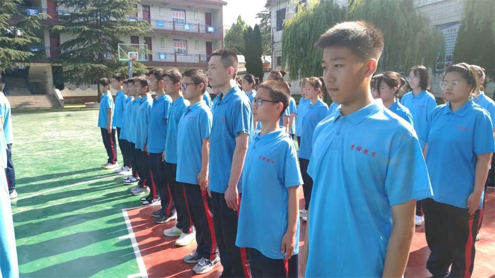 河南电视台《小莉帮忙》联合李锋教育挽救嫌母丑且亲情冷漠、沉迷游戏、大打出手的姐弟俩的蜕变成长历程_www.hnlfjy.com.cn