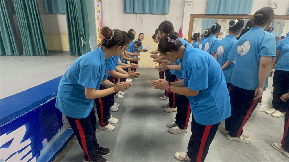 李锋教育突破课程之《鹰王重生》，两天一夜沉浸式学习，让孩子成功蜕变突围！_www.hnlfjy.com.cn