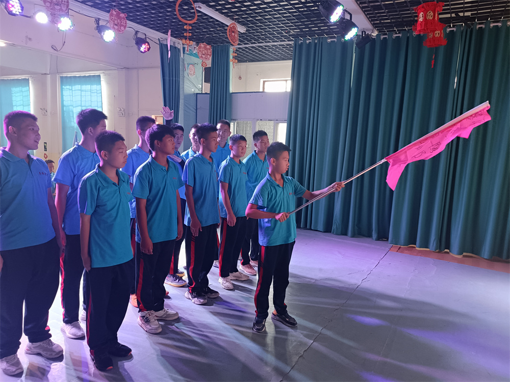 李锋教育突破课程之《鹰王重生》，两天一夜沉浸式学习，让孩子成功蜕变突围！_www.hnlfjy.com.cn
