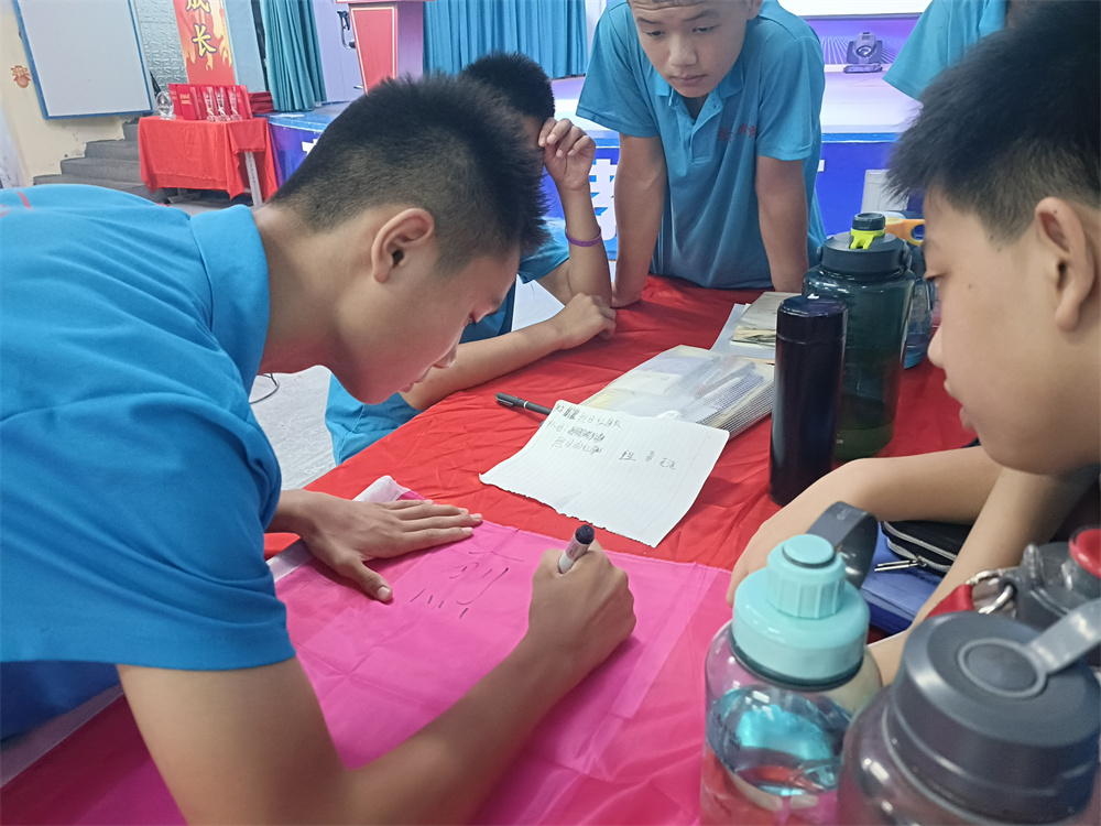 李锋教育突破课程之《鹰王重生》，两天一夜沉浸式学习，让孩子成功蜕变突围！_www.hnlfjy.com.cn