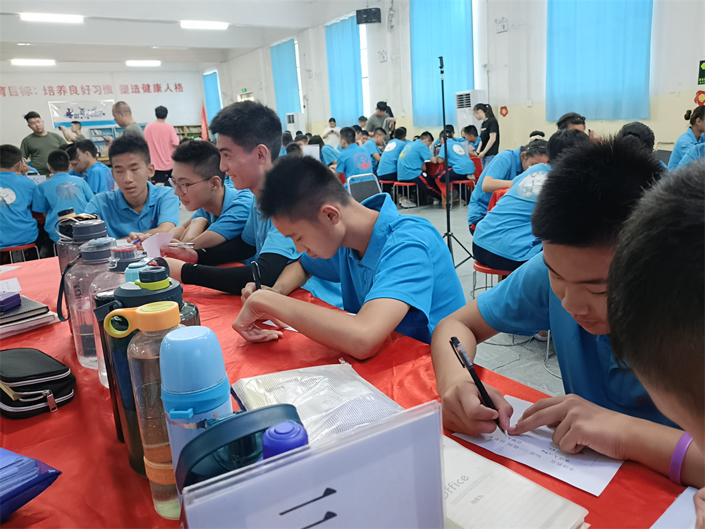 李锋教育突破课程之《鹰王重生》，两天一夜沉浸式学习，让孩子成功蜕变突围！_www.hnlfjy.com.cn
