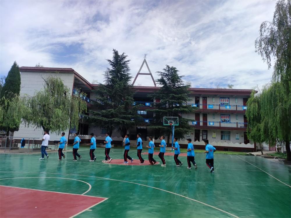 河南电视台《小莉帮忙》联合李锋教育挽救嫌母丑且亲情冷漠、沉迷游戏、大打