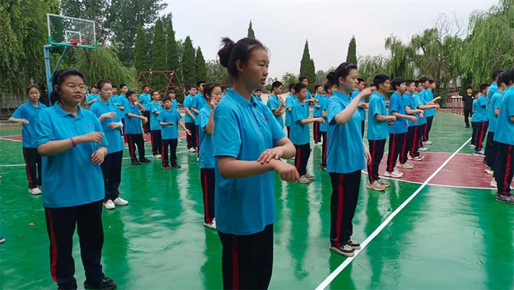 人民日报：中小学开学，让孩子顺利入校的贴身攻略！_www.hnlfjy.com.cn